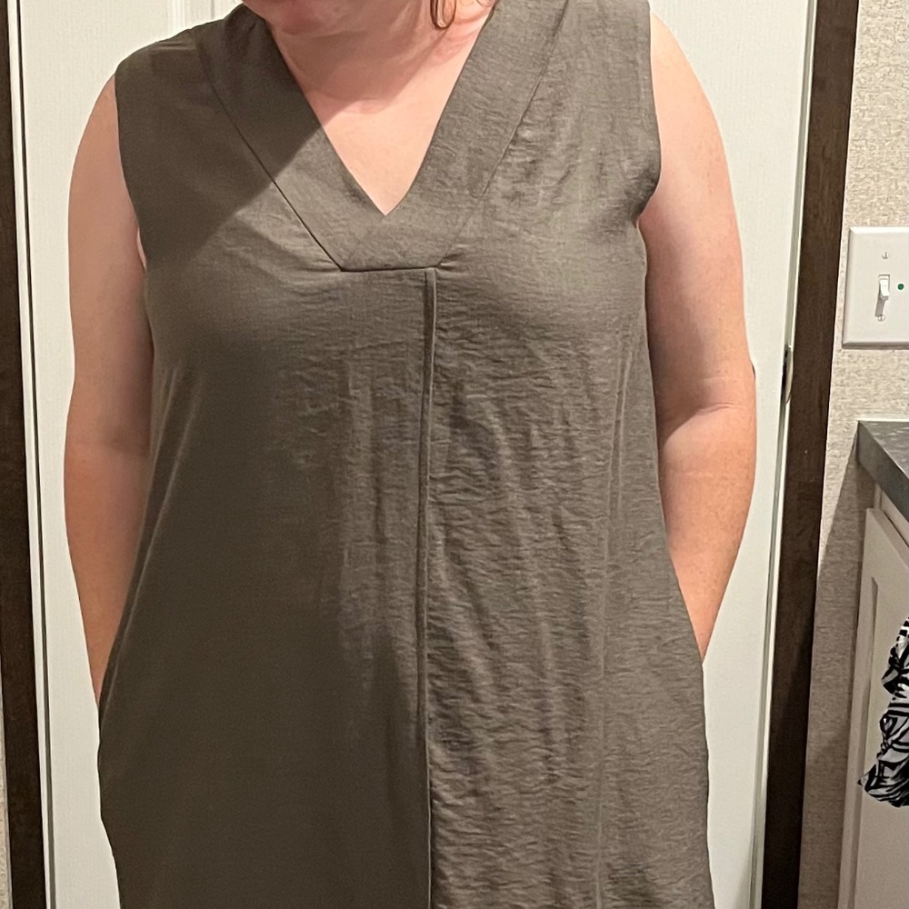 Niche Nilgun Derman legging look dress medium sleeveless V-neck olive green